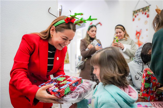 Abrigos y Posada Alegran el Invierno a Niños con Cáncer en la Capital