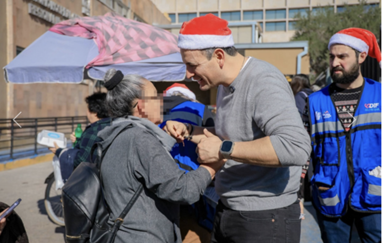 Marco Bonilla lleva comida y juguetes a familias del Hospital Morelos