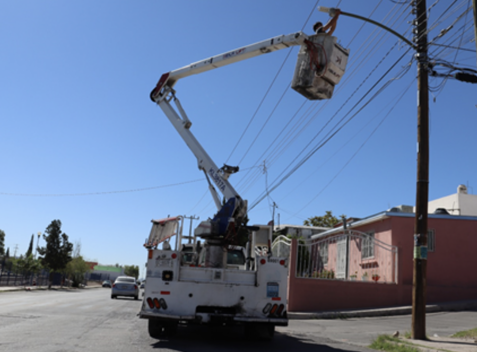 Apagones nocturnos de la CFE dejan a oscuras nueve colonias de Chihuahua
