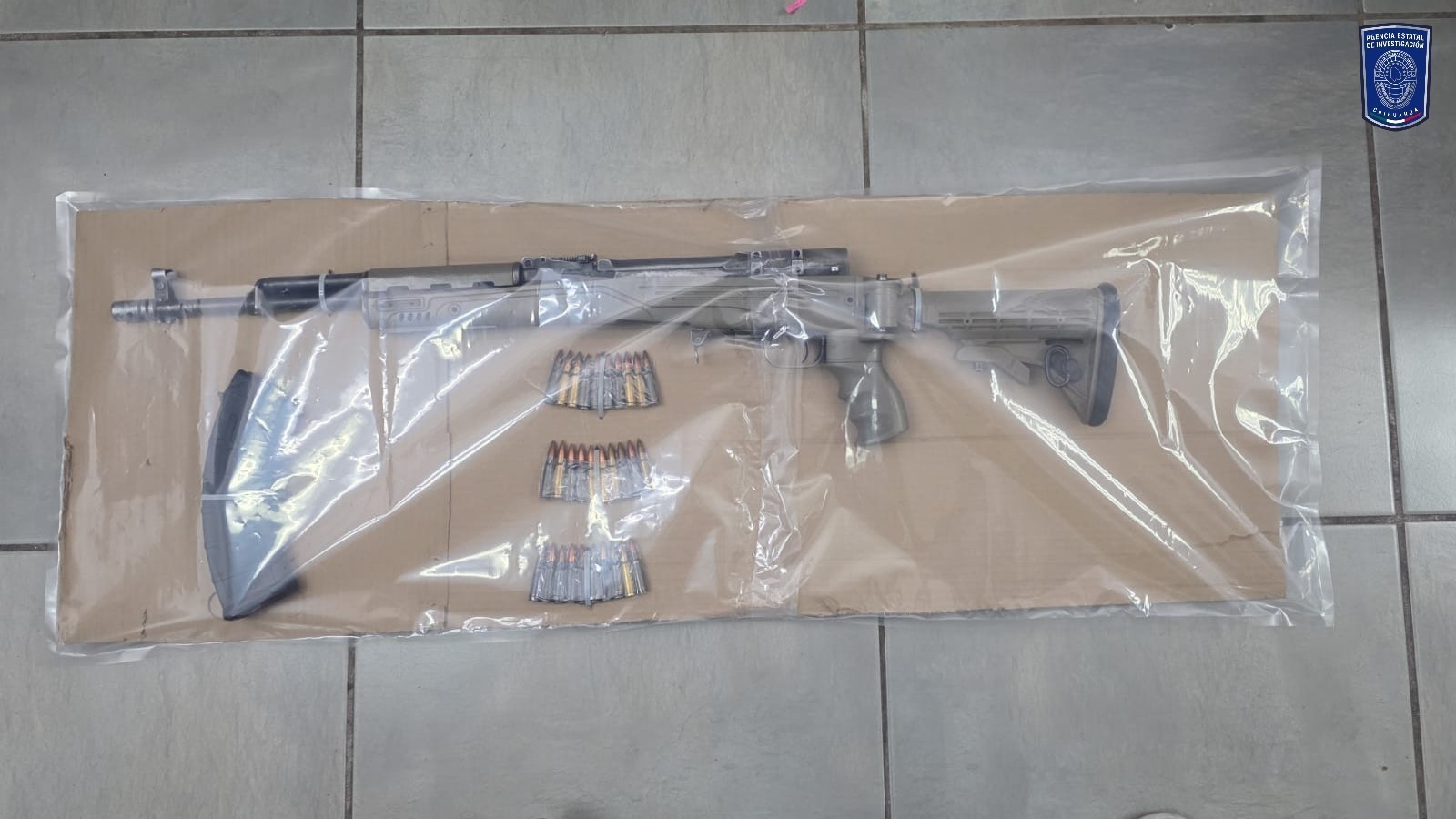 Cae Land Rover robada con fusil, cocaína y vapeadores en pleno centro de Cuauhtémoc