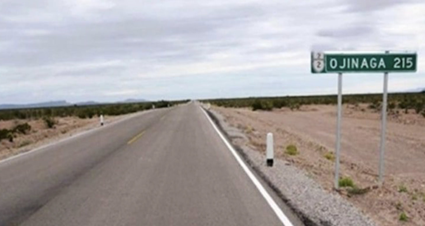 Localizan vehículos dañados con "poncha llantas" sobre la carretera a Ojinaga
