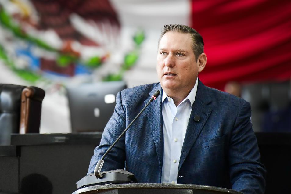 Presenta Olson su Informe Legislativo en el Teatro de la Ciudad