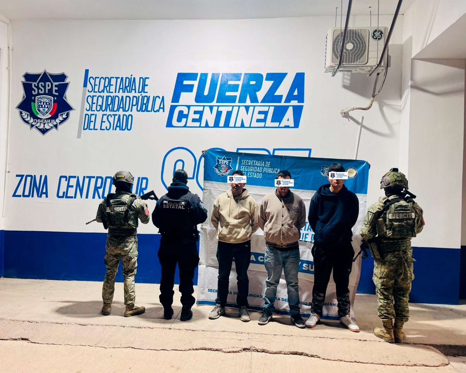 Detienen a 3 personas por portación ilegal de arma 