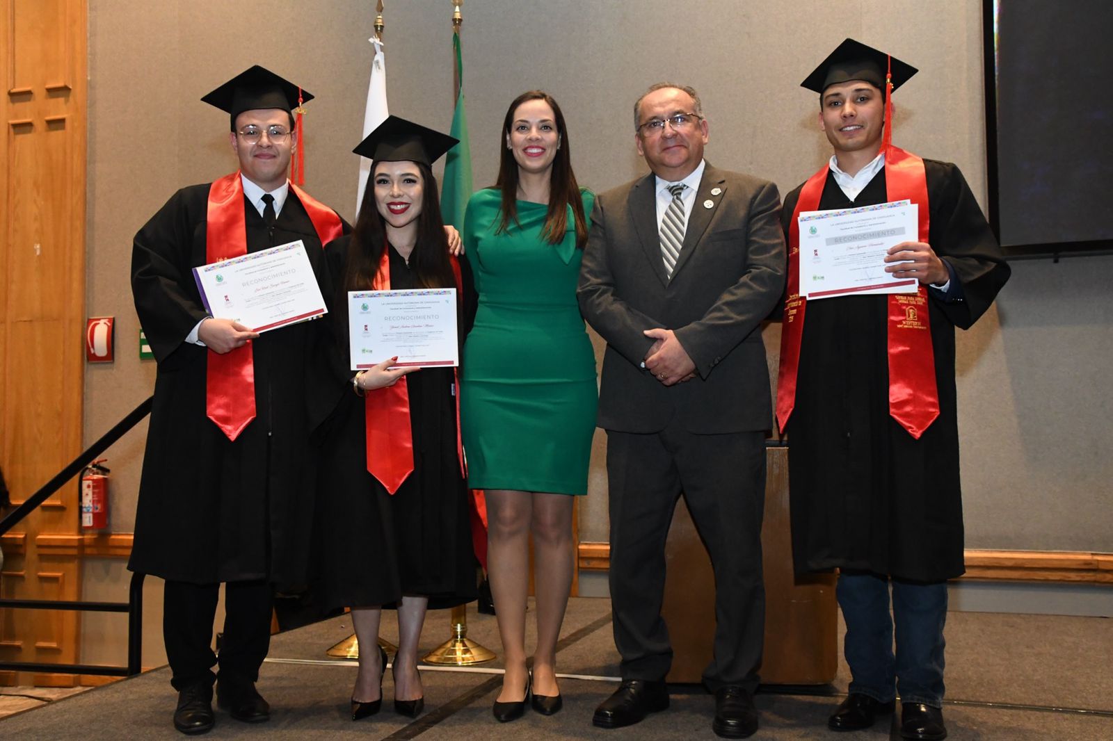 Obtienen egresados de la FCA título mexicano y estadounidense 