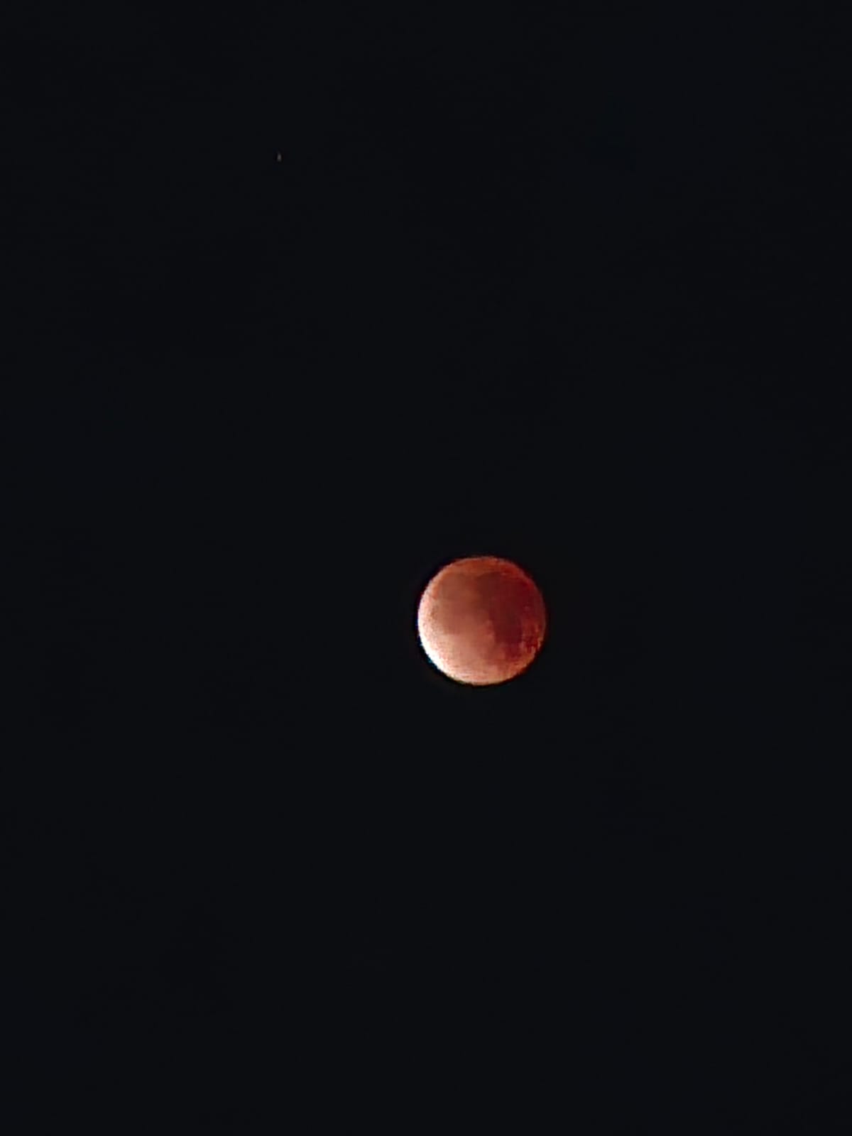Así se vio el eclipse total de Luna en Chihuahua capital
