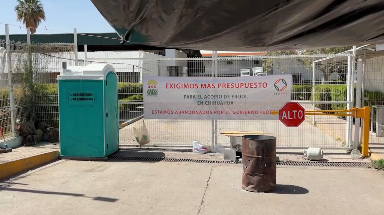 Productores de frijol toman oficinas de Bienestar en Chihuahua 