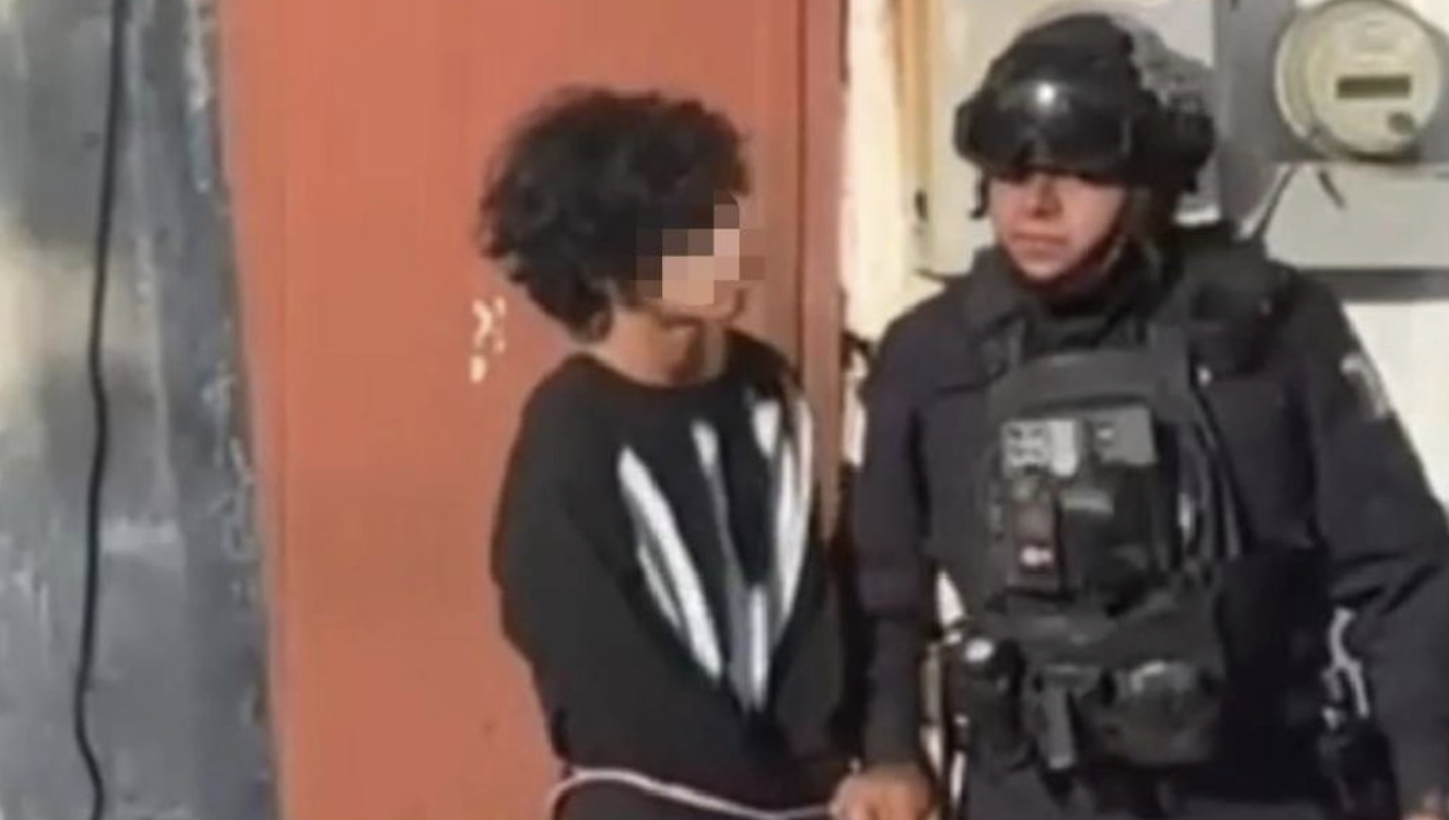 Adolescente asesina a balazos a dos maestras en Michoacán 