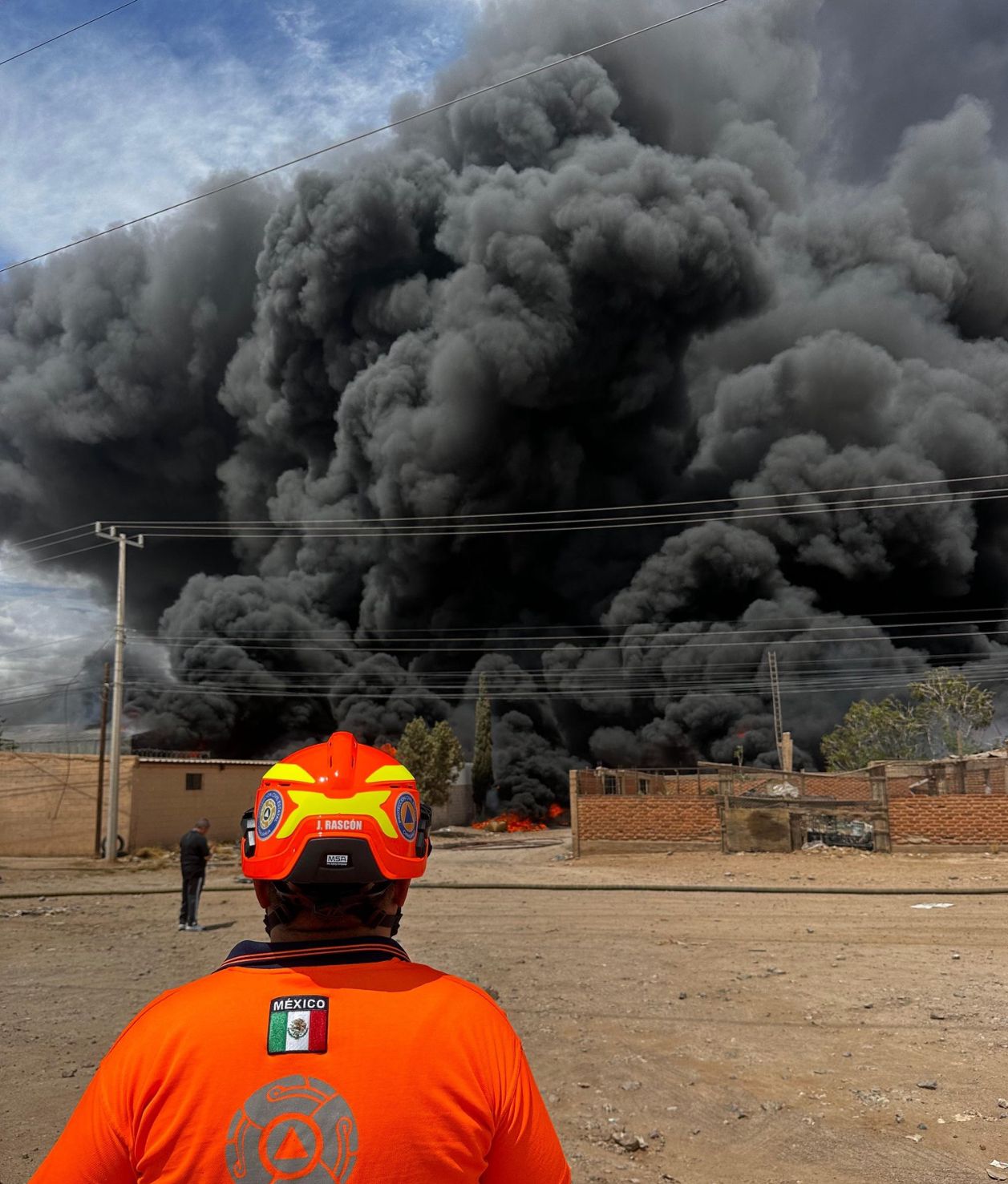 Así fue el impactante incendio en la recicladora que duró varias horas