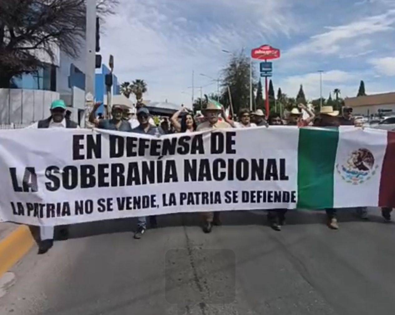 Se manifiestan frente a Palacio de Gobierno vs. Maru Campos