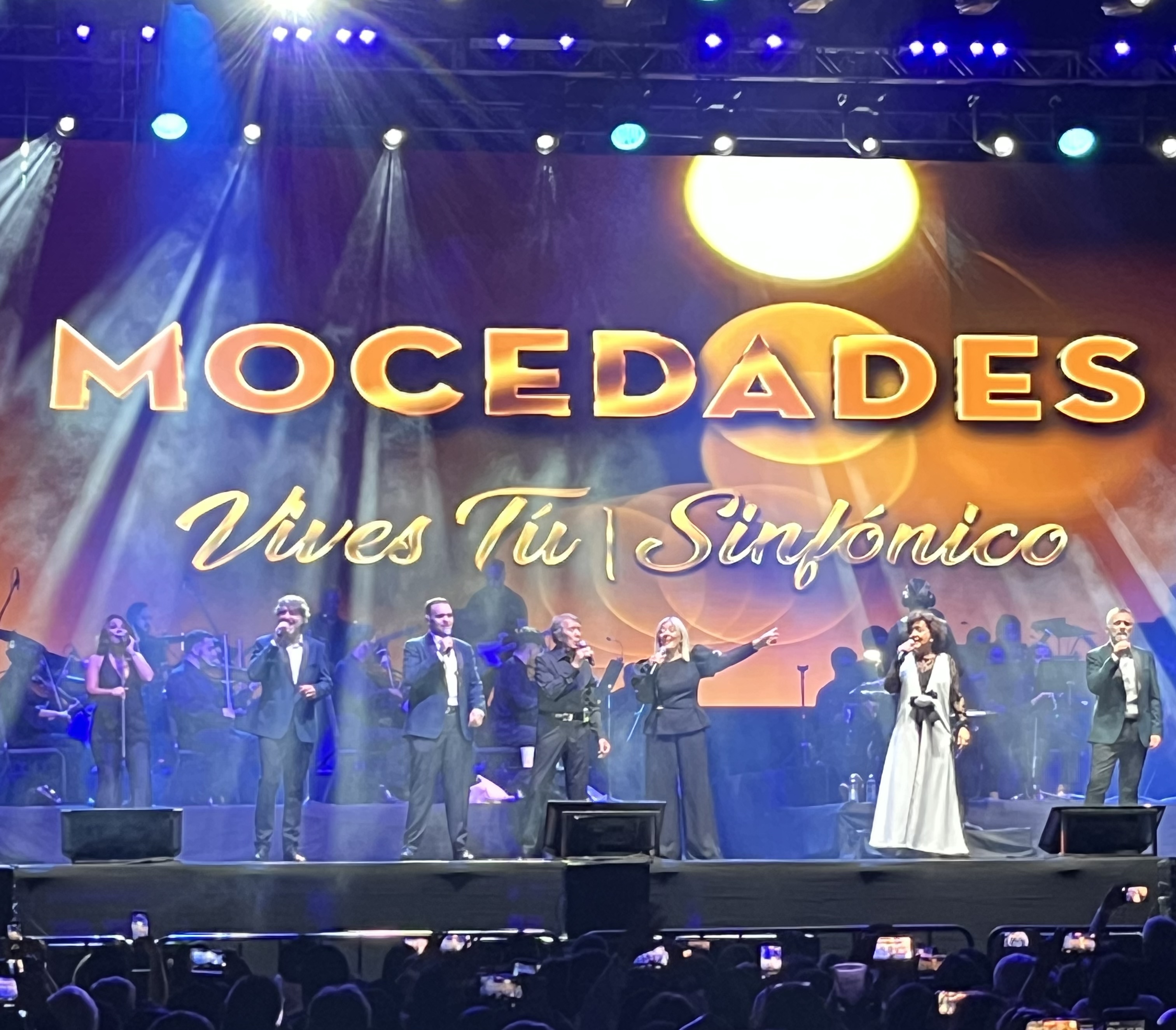 Festejan a mamá Mocedades & Napoleon con su espectáculo sinfónico.