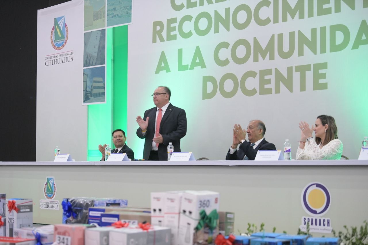 Reconoce UACH a docentes por su labor en las aulas 