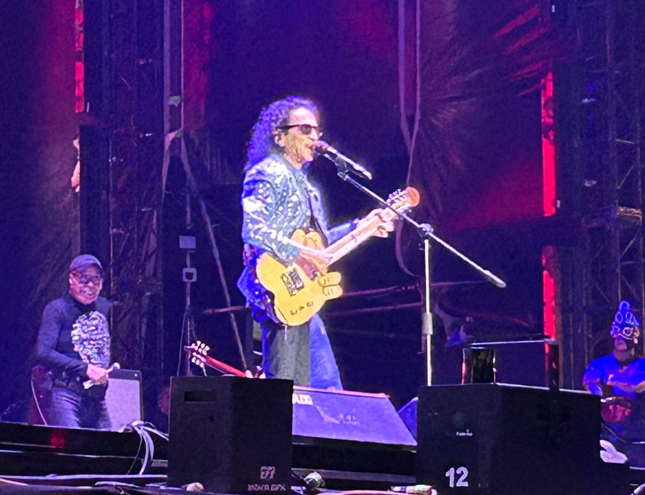 Chihuahua rockea con Alex Lora
