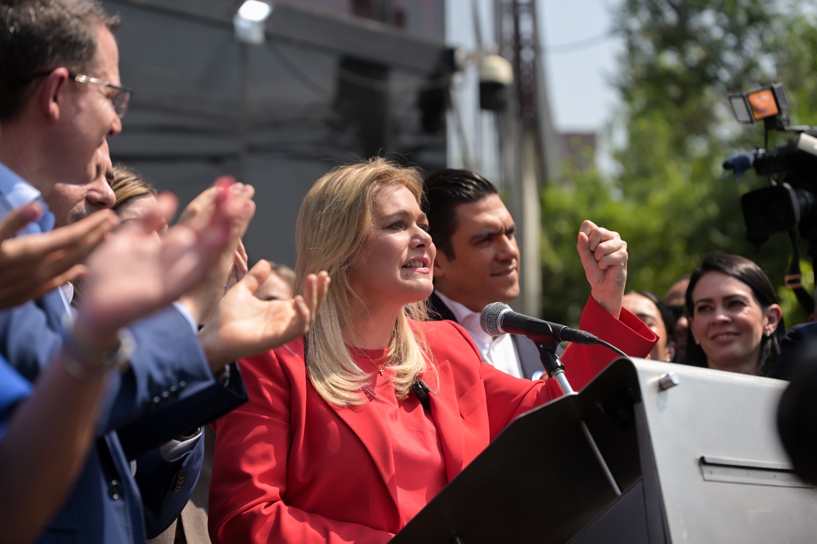 “¡Chin, chin, el que se raje cabrones!”: Maru Campos