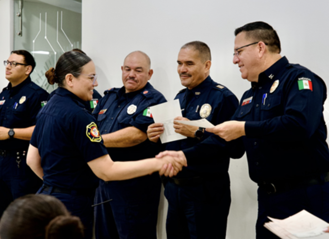 Reconoce Municipio a 94 policías y bomberos 