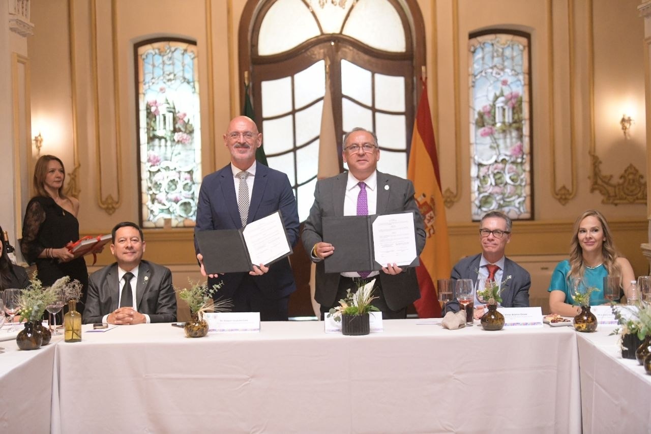 UACH y Universidad Complutense de Madrid sellan alianza académica