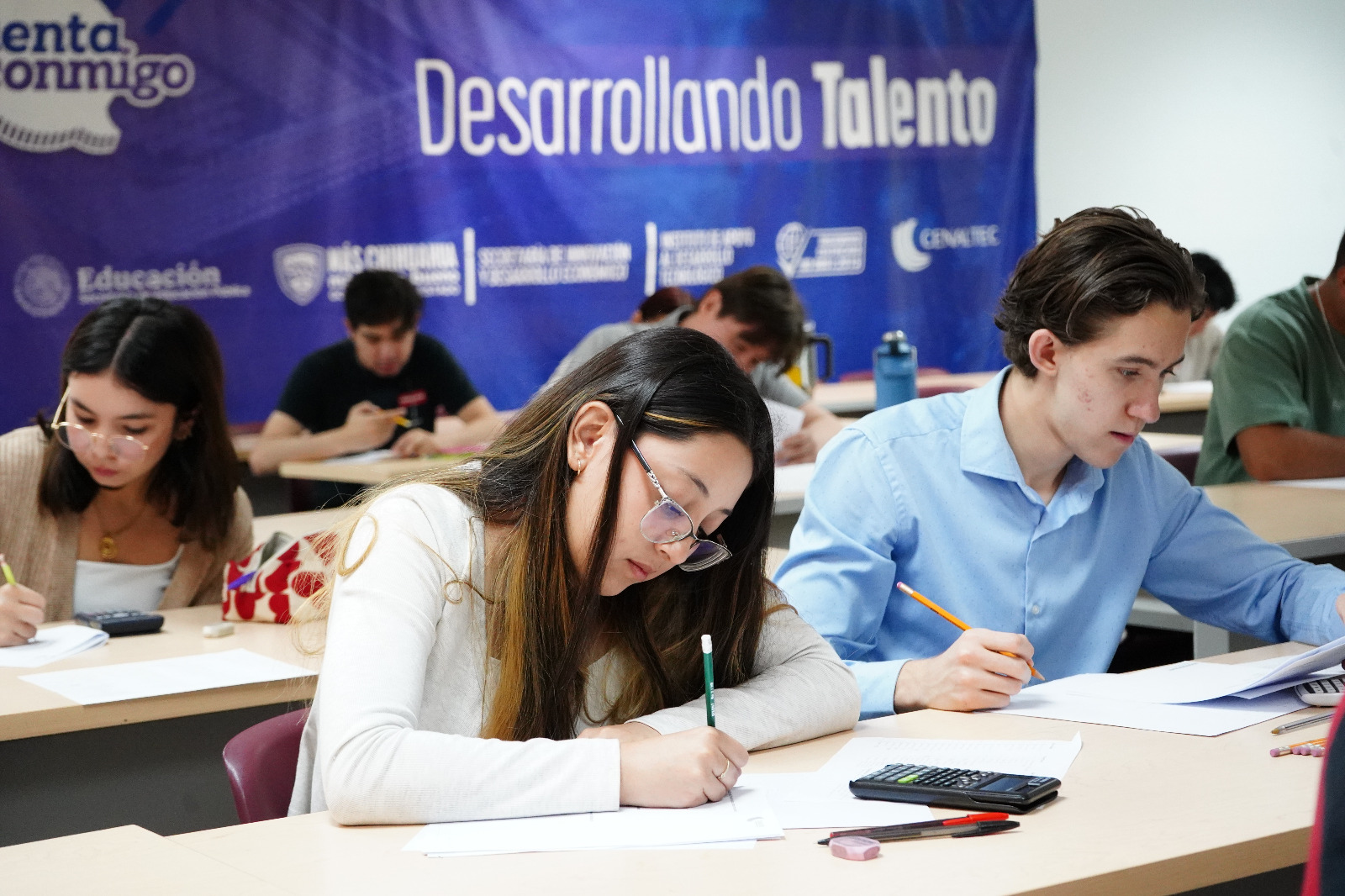 Aplican más de 100 aspirantes examen para especializarse en Taiwán 