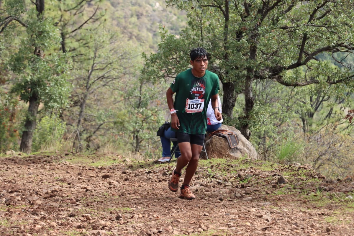 Gana Antonio Ramírez, hermano de Lorena, primer lugar en 100 kilómetros 