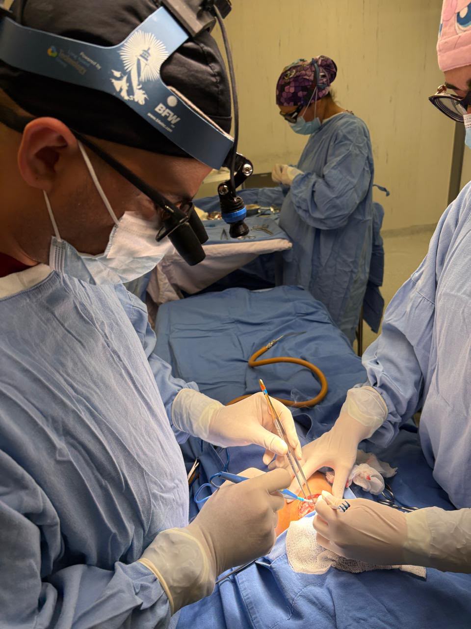 Realizan primera cirugía de corazón a bebé de 10 meses 