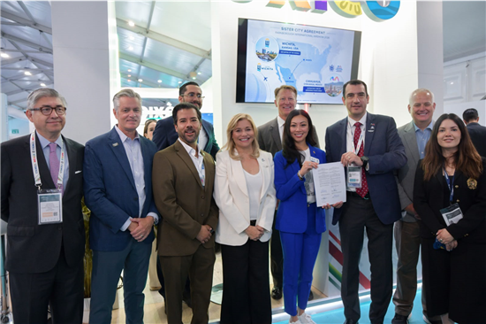 Firma Municipio de Chihuahua hermanamiento con Wichita, Kansas para fortalecer la industria aeroespacial