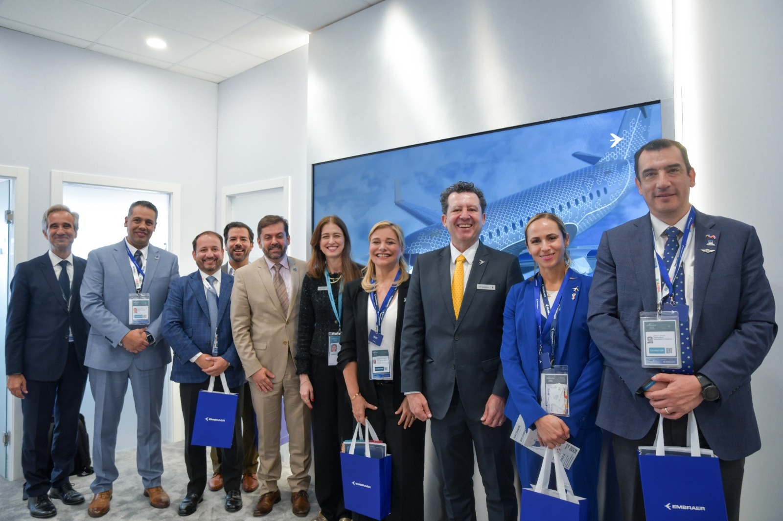 Revisa Maru Campos planes de crecimiento de Embraer para Chihuahua 