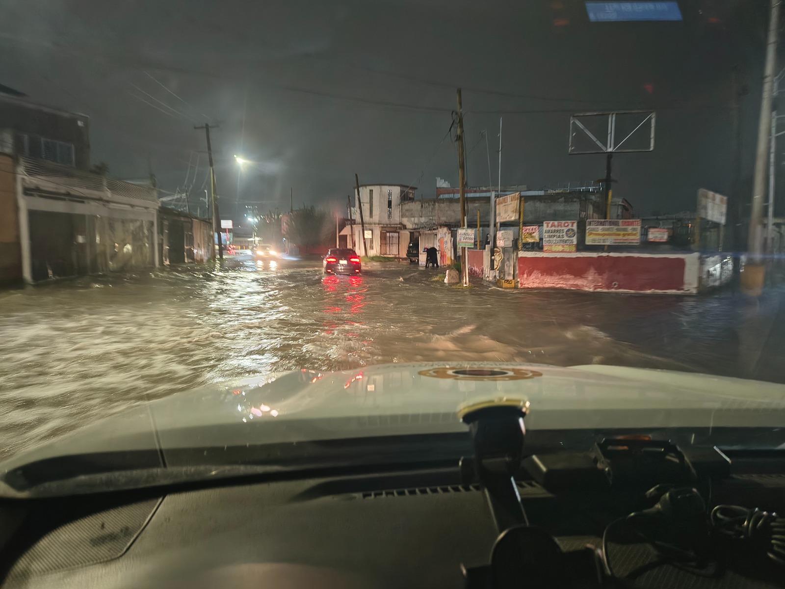 Inundaciones, calles cerradas y árboles caídos entre las incidencias por lluvias, Juárez con mayor afectación 