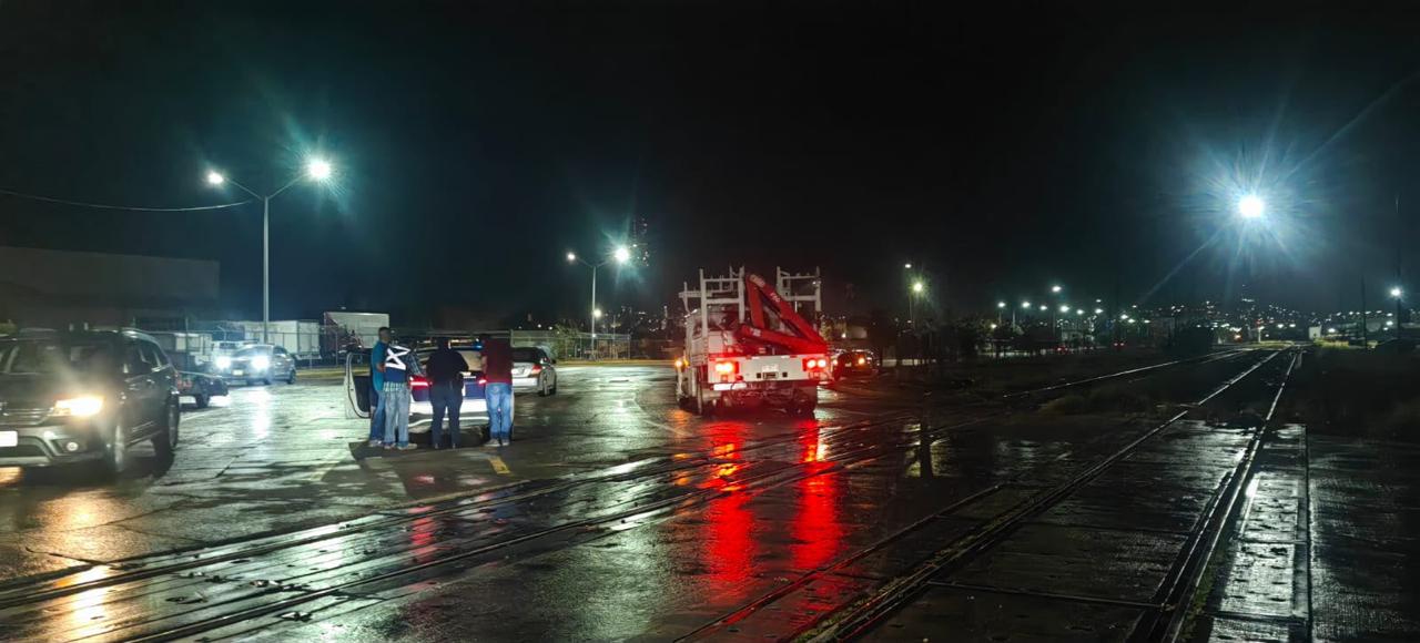 Reportan socavón en avenida Mirador 
