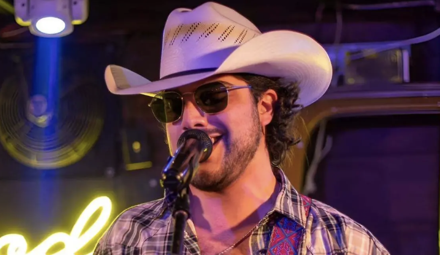 Dan Rosales regresa con una noche de Country, música y buen humor 